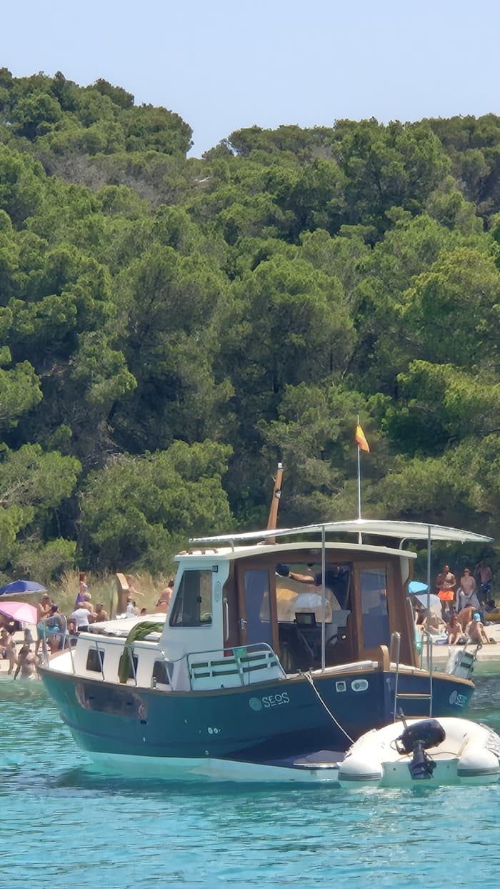 Enjoy the sun on a 8h boat trip in Cala Galdana