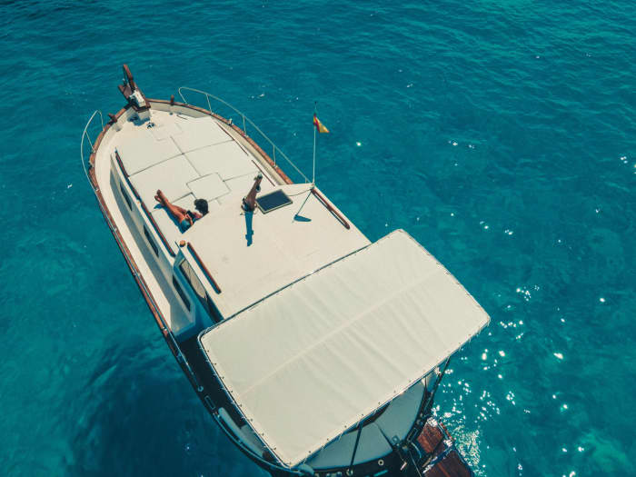 Enjoy the sun on a 8h boat trip in Cala Galdana