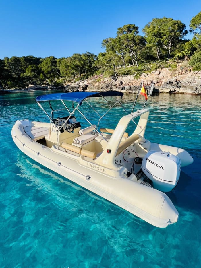 Half-day boat trip from Cala d’Or – swimming and exploring the bays of Mallorca