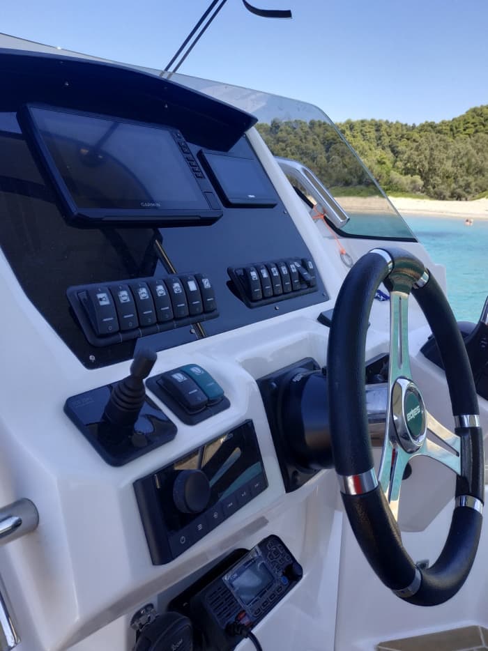 Profitez de 7 heures de navigation à moteur à Skiathos