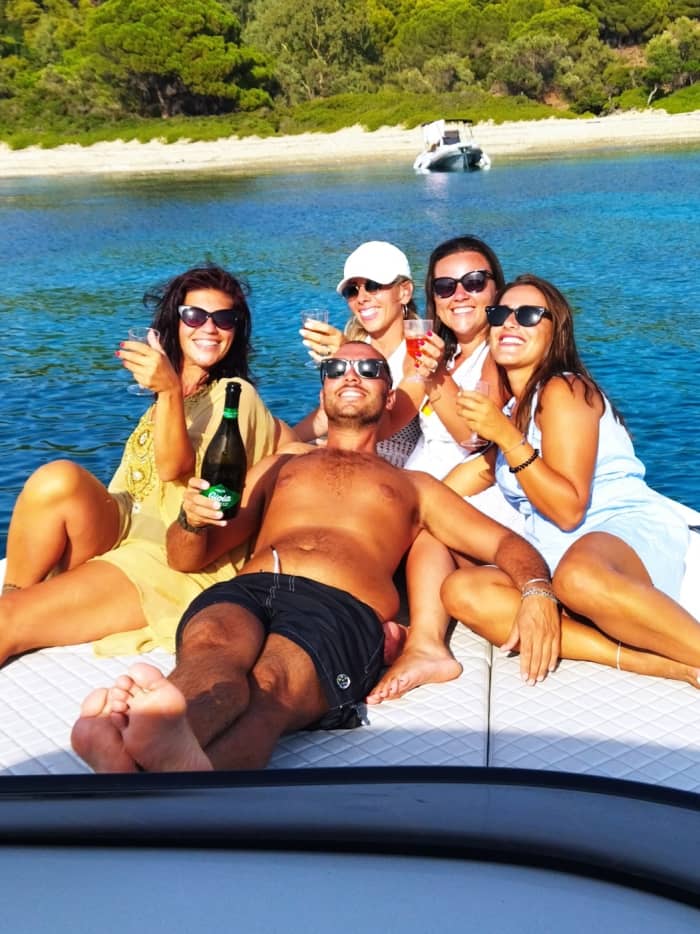Profitez de 7 heures de navigation à moteur à Skiathos