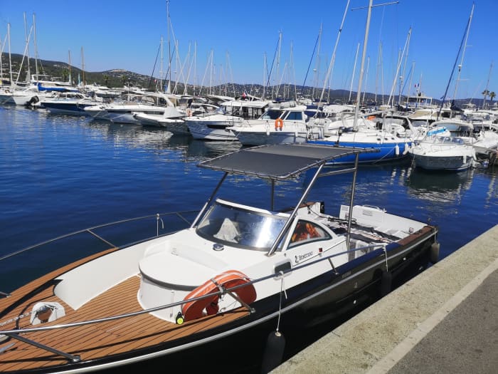 Entdecken Sie Cavalaire-sur-Mer 8 Stunden lang auf einem Motorboot