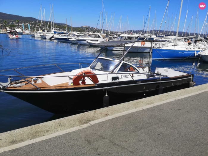 Entdecken Sie Cavalaire-sur-Mer 8 Stunden lang auf einem Motorboot