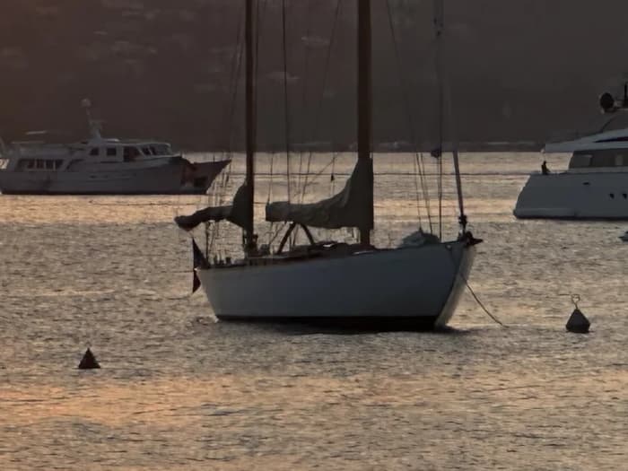Una puesta de sol inolvidable en un yate de 18 metros en el Golfo de Saint-Tropez.