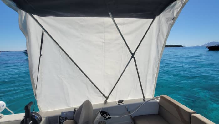 Gönnen Sie sich einen entspannten Halbtagesausflug mit dem Motorboot zu den Lérins-Inseln. Abfahrt ist in Cannes (9:30-13:30 Uhr oder 14-18 Uhr).