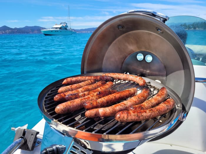 Gönnen Sie sich einen entspannten Halbtagesausflug mit dem Motorboot zu den Lérins-Inseln. Abfahrt ist in Cannes (9:30-13:30 Uhr oder 14-18 Uhr).