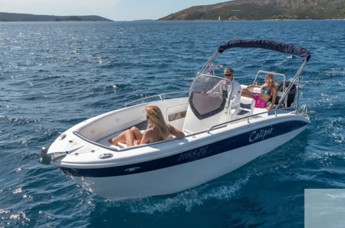 Goditi il sole con un'escursione in barca di 8 ore e 30 minuti a Rab