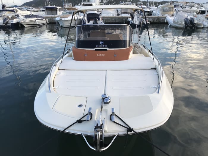 Entdecken Sie die Küste von Santa Eulalia del Río: Ein kompletter Tagesausflug an Bord eines Motorboots