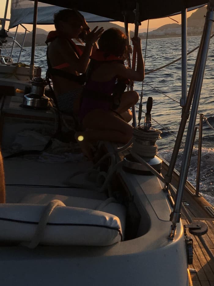 Découvrez Garrucha lors d'une excursion en voilier d'une journée.