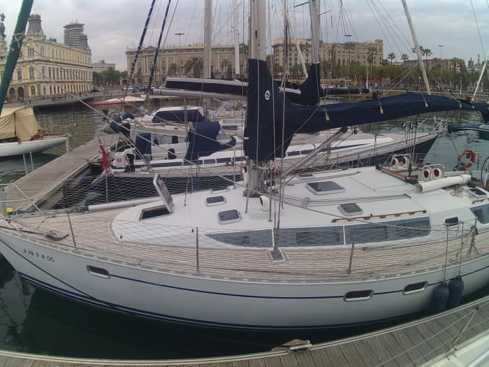 Full-day sailing experience in Barcelona
