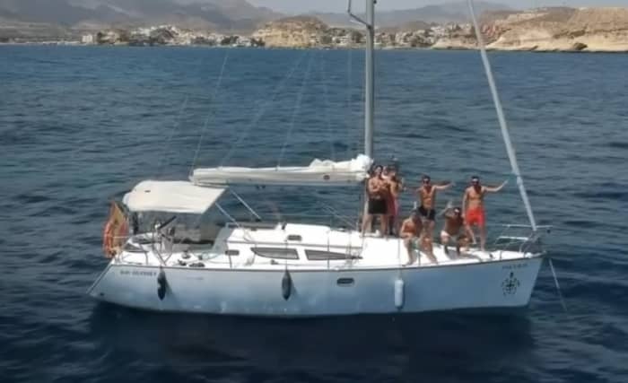 Enjoy a full day of sailing in Garrucha on a sailboat