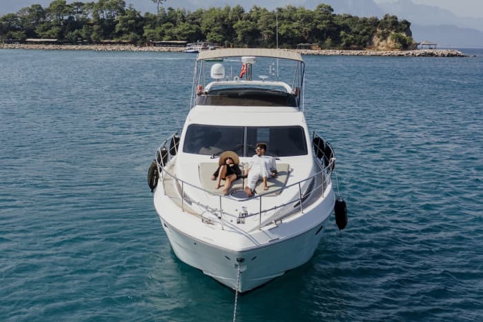 Genießen Sie die Sonne auf einer 8-stündigen Bootstour in Antalya.