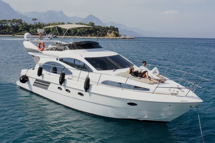 Genießen Sie die Sonne auf einer 8-stündigen Bootstour in Antalya.