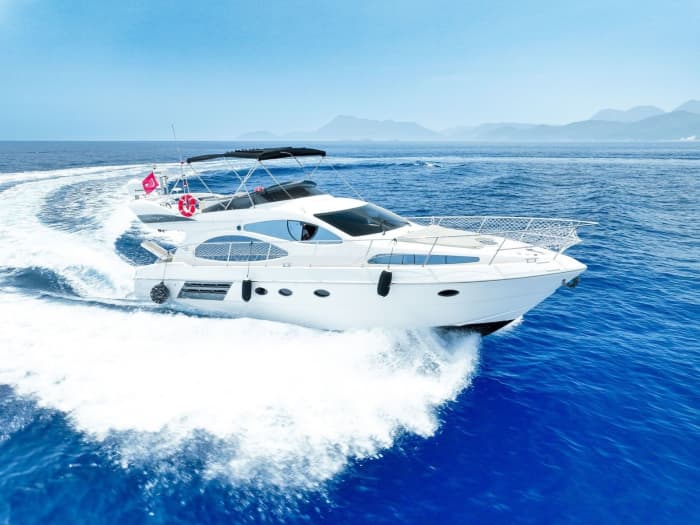 Genießen Sie die Sonne auf einer 8-stündigen Bootstour in Antalya.
