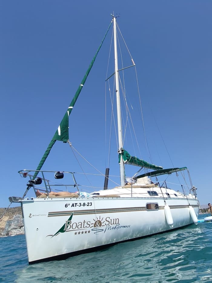 Full-day sailing experience on a sailboat in Alicante