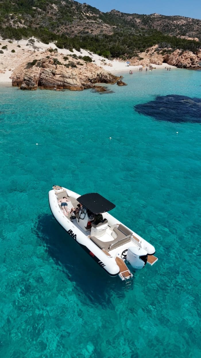 Die Costa Smeralda mit dem Beiboot: von Cala di Volpe nach Mortorio von Cannigione aus