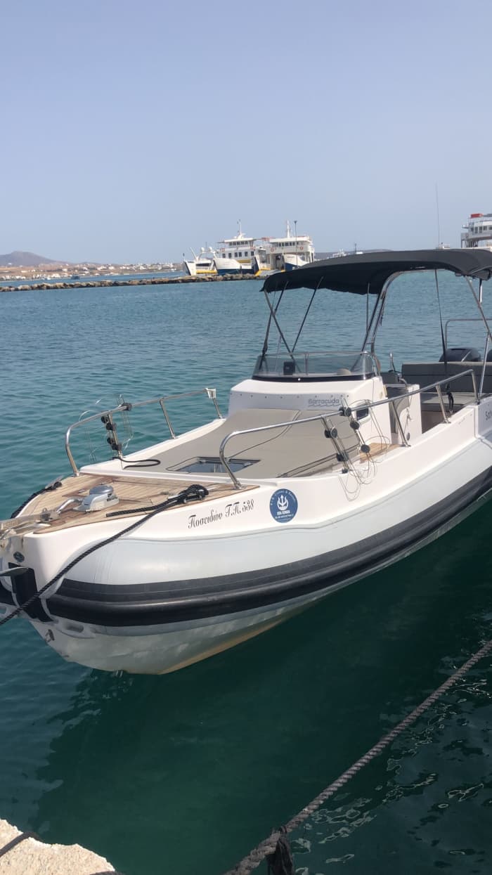 A legendary experience: 4h to discover Paros on a motorboat