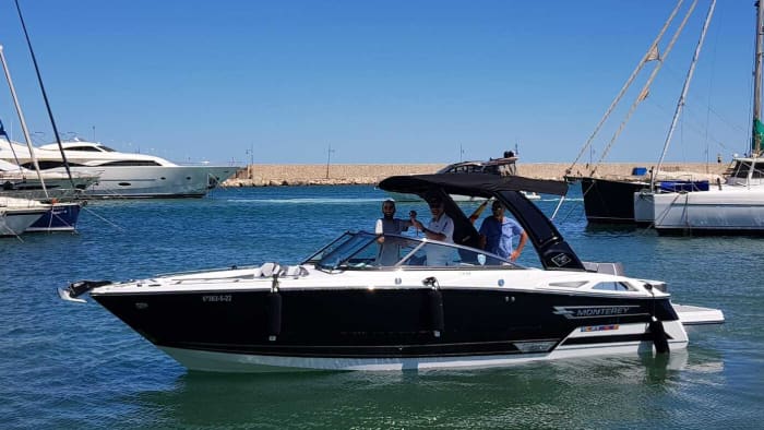 Breng 4 uur door op het water in San Roque, genietend van de zon en het heldere water.
