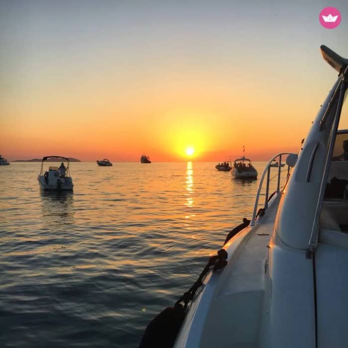 Crucero al atardecer en Capri: una experiencia de 3 horas de luz, mar y relajación