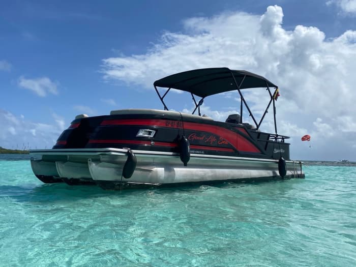 Een dagtocht rond San Andrés: Geniet van 7 uur ontdekkingstocht op een motorboot.