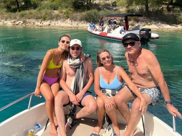 Scopri il meglio della Croazia: Grotta Azzurra e avventura sull'isola, per una gita giornaliera in motoscafo, partendo da Trogir