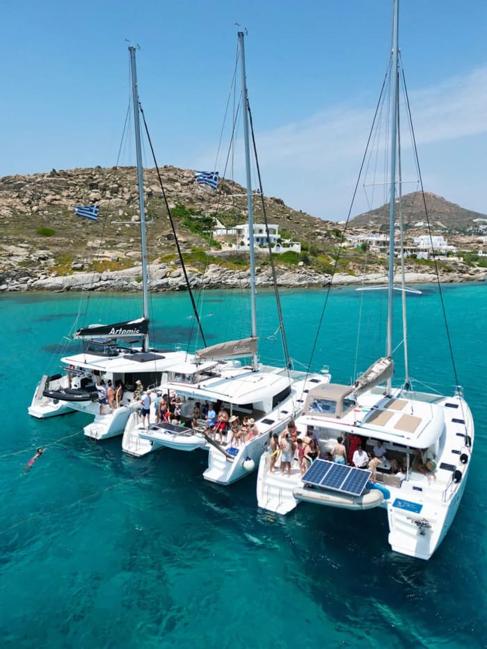 Aventure d'une journée complète en voilier vers Paros et Mikri Vigla