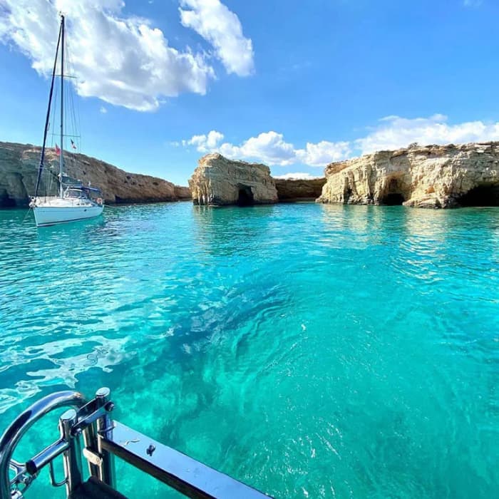 Aventure d'une journée complète en voilier vers Paros et Mikri Vigla