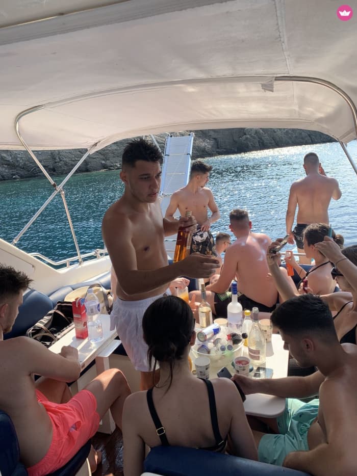 Nikiti- Party Cruise - Twoja prywatna impreza na morzu