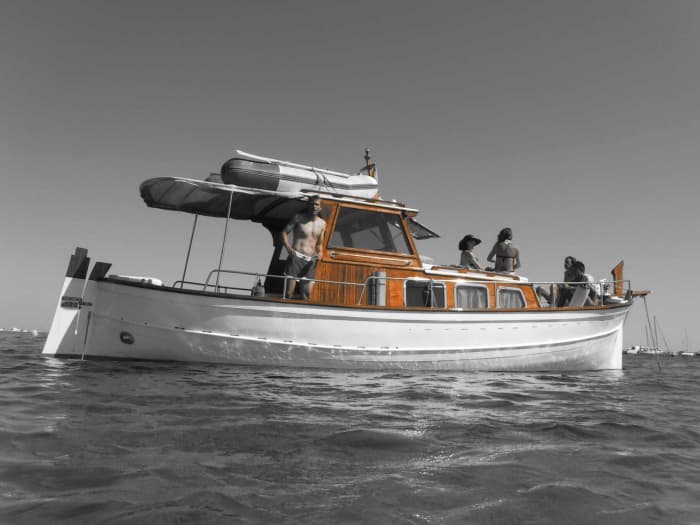 A day in Ibiza: enjoy 8 hours of discovery on a motorboat