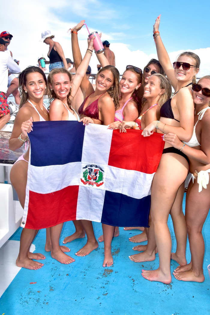 Crociera VIP Punta Cana con bevande incluse, snorkeling, intrattenimento e balli.