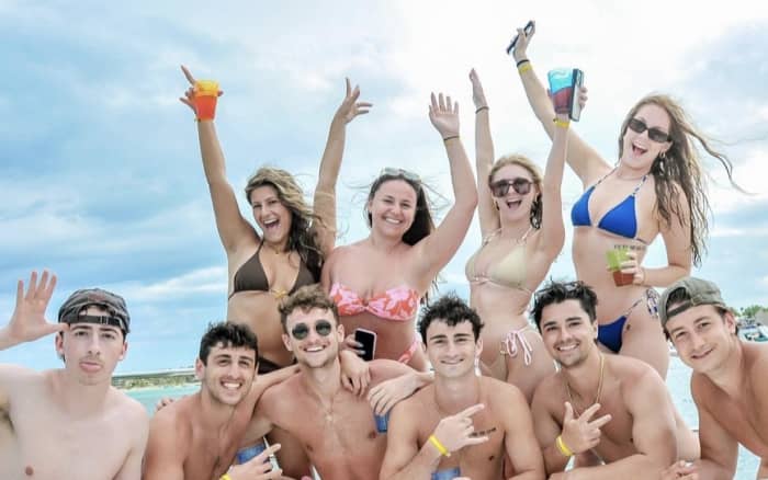 Crociera VIP Punta Cana con bevande incluse, snorkeling, intrattenimento e balli.