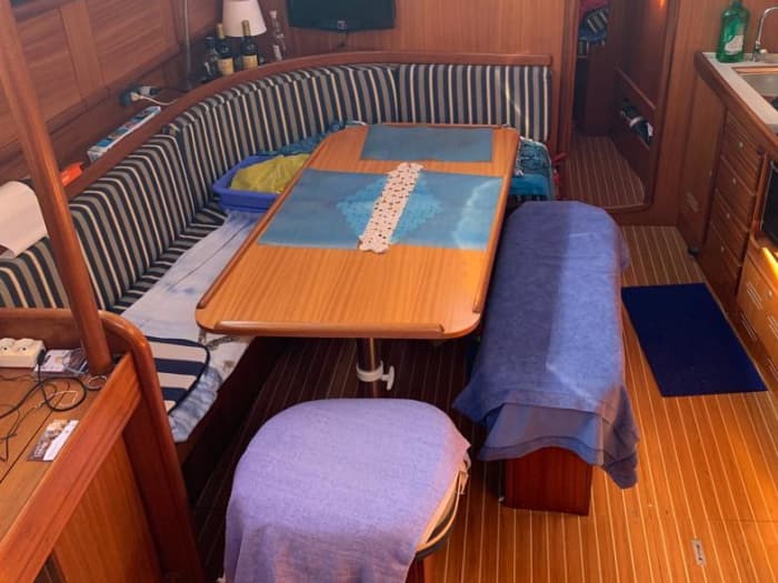 Genießen Sie einen Tag auf See in Pescara auf einem Segelboot