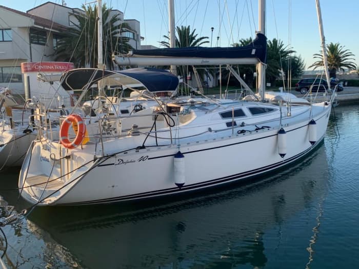 Genießen Sie einen Tag auf See in Pescara auf einem Segelboot