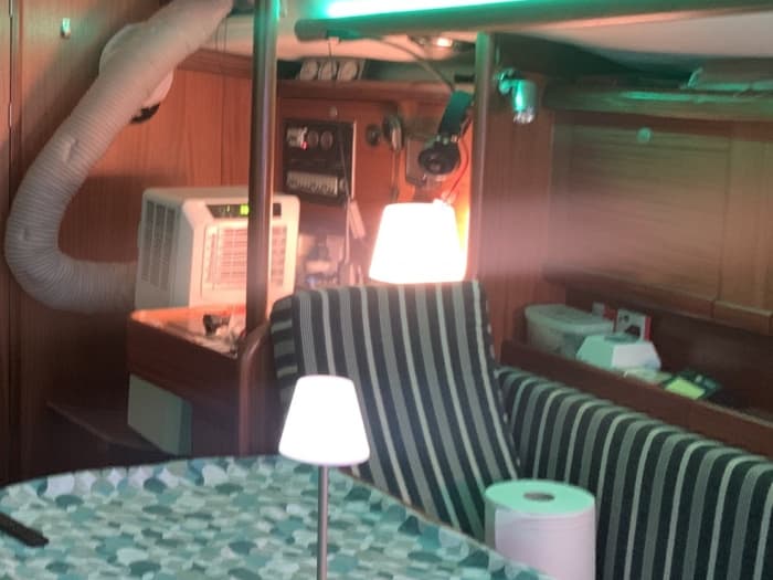Genießen Sie einen Tag auf See in Pescara auf einem Segelboot