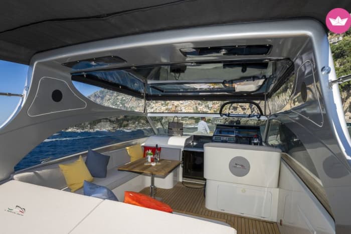 Capri: Privé 7 uur durende boottocht met drankjes en tijd op het eiland