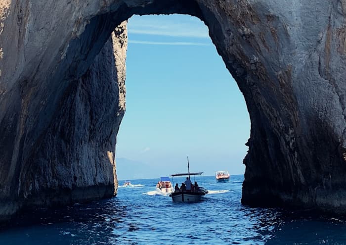 Capri: Privé 7 uur durende boottocht met drankjes en tijd op het eiland