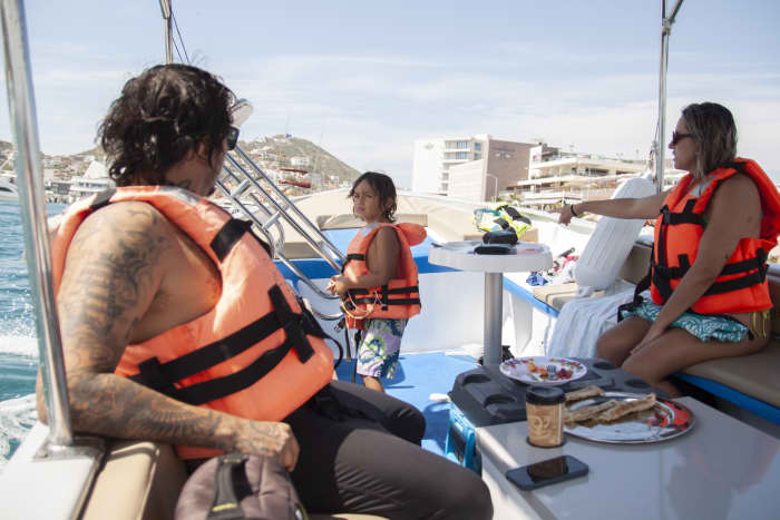 Lev för vågorna: En halvdagssemester i Cabo San Lucas ombord på en motorbåt