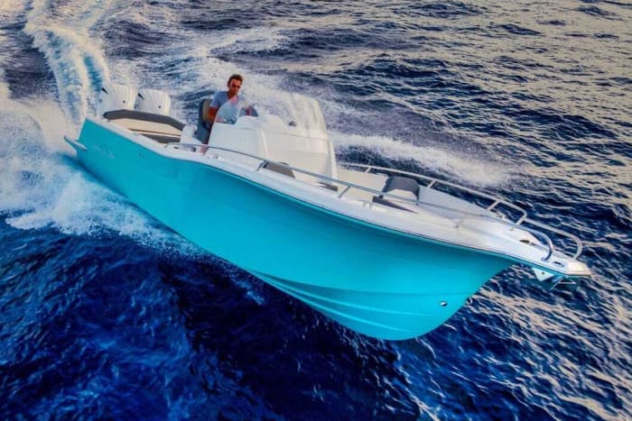 Votre journée à Capbreton : louez un bateau à moteur pour 9 h de découverte.