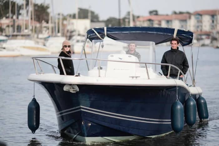 Votre journée à Capbreton : louez un bateau à moteur pour 9 h de découverte.