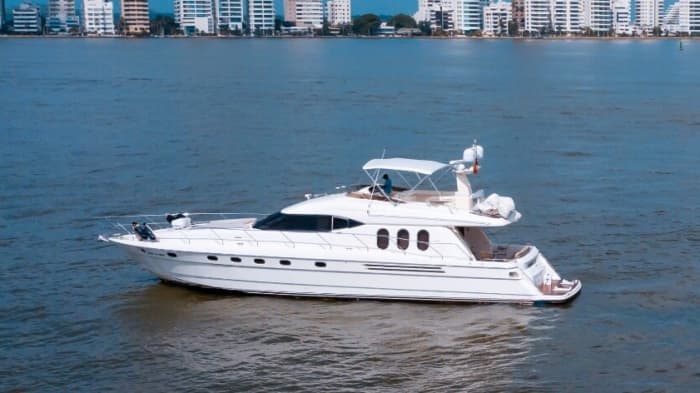 70ft Viking Sunset Cruise Cartagena – Privé Flybridge Yacht Experience