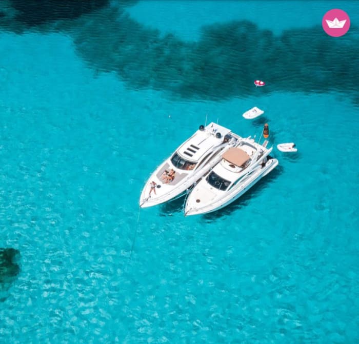 Ibiza Velocity Escape — Soleil, vitesse et luxe en plein air