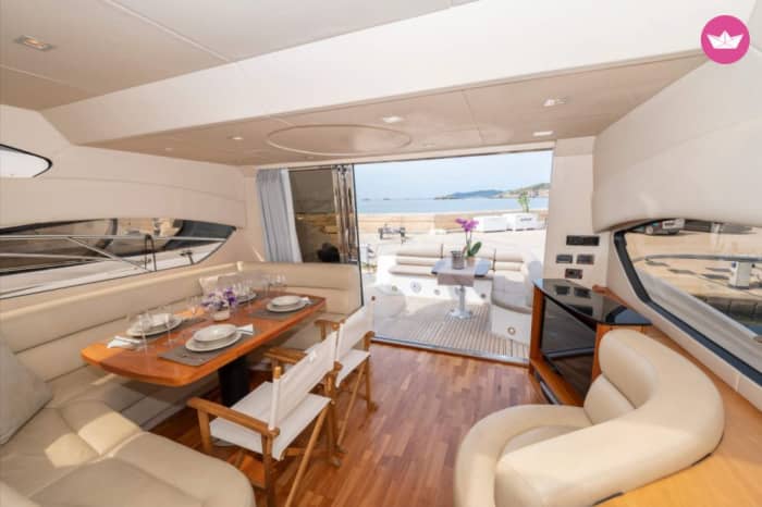 Ibiza Velocity Escape — Soleil, vitesse et luxe en plein air