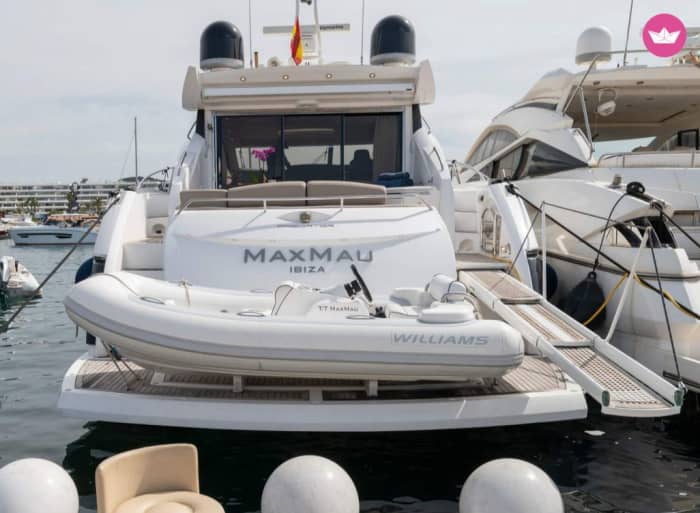 Ibiza Velocity Escape — Soleil, vitesse et luxe en plein air