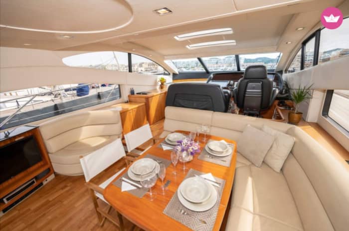 Ibiza Velocity Escape — Soleil, vitesse et luxe en plein air
