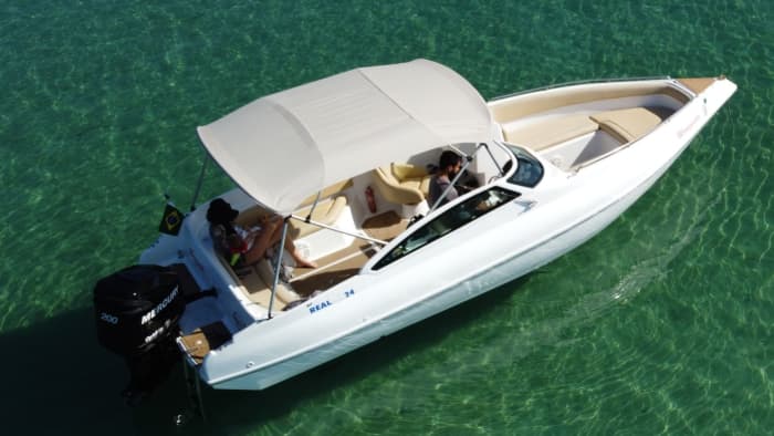 Experience Angra dos Reis like never before on a motorboat