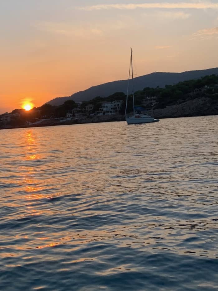 Passeio VIP ao pôr do sol em Palma: 2h Tudo Incluído (Skipper e Combustível)