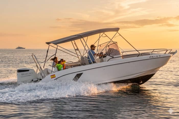 Passeio VIP ao pôr do sol em Palma: 2h Tudo Incluído (Skipper e Combustível)