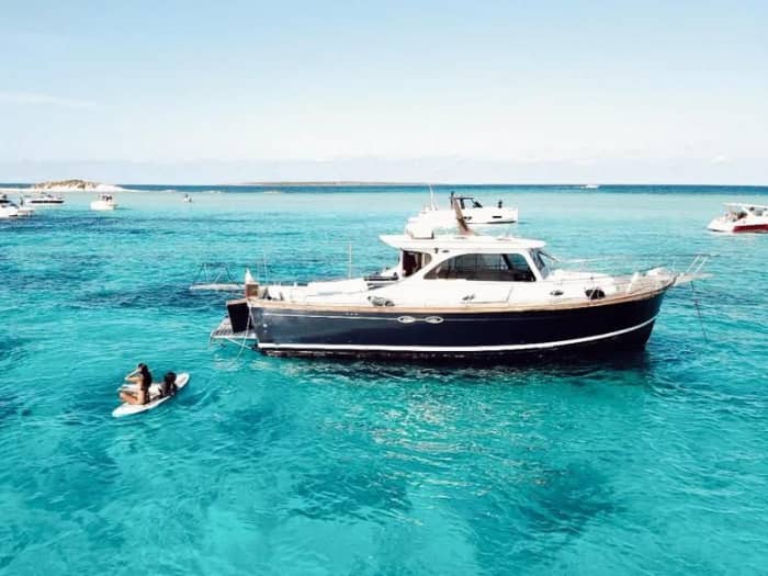 Ontdek Ibiza tijdens een dagtocht op een motorboot.