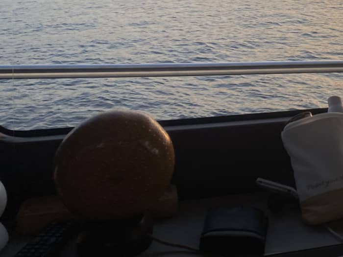 Une croisière sur mesure à San Teodoro : une journée magique à bord d'un yacht à moteur