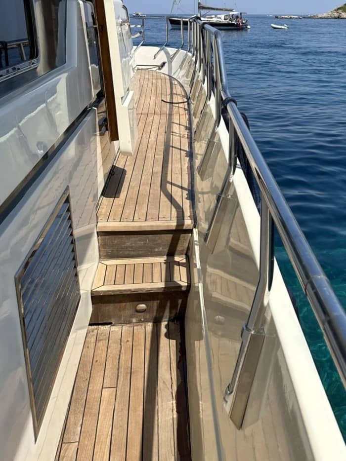 Coastal Escape: Meganisi & Skorpios 6h Cruise